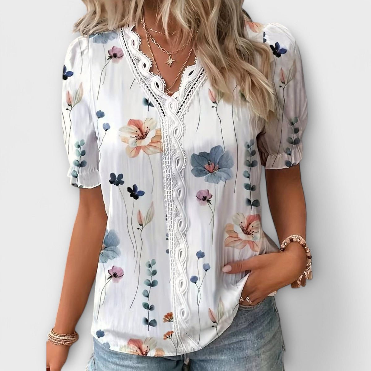 Fashionable Blouse with Pointed Neckline