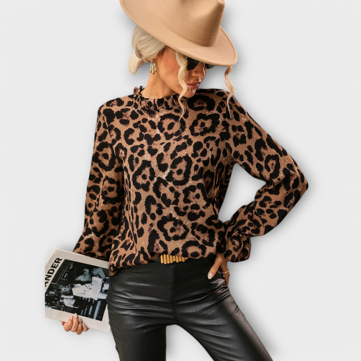 Leoblouse with Pleated Collar