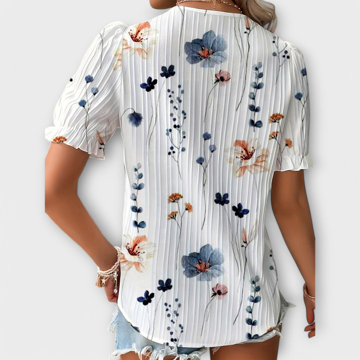 Fashionable Blouse with Pointed Neckline