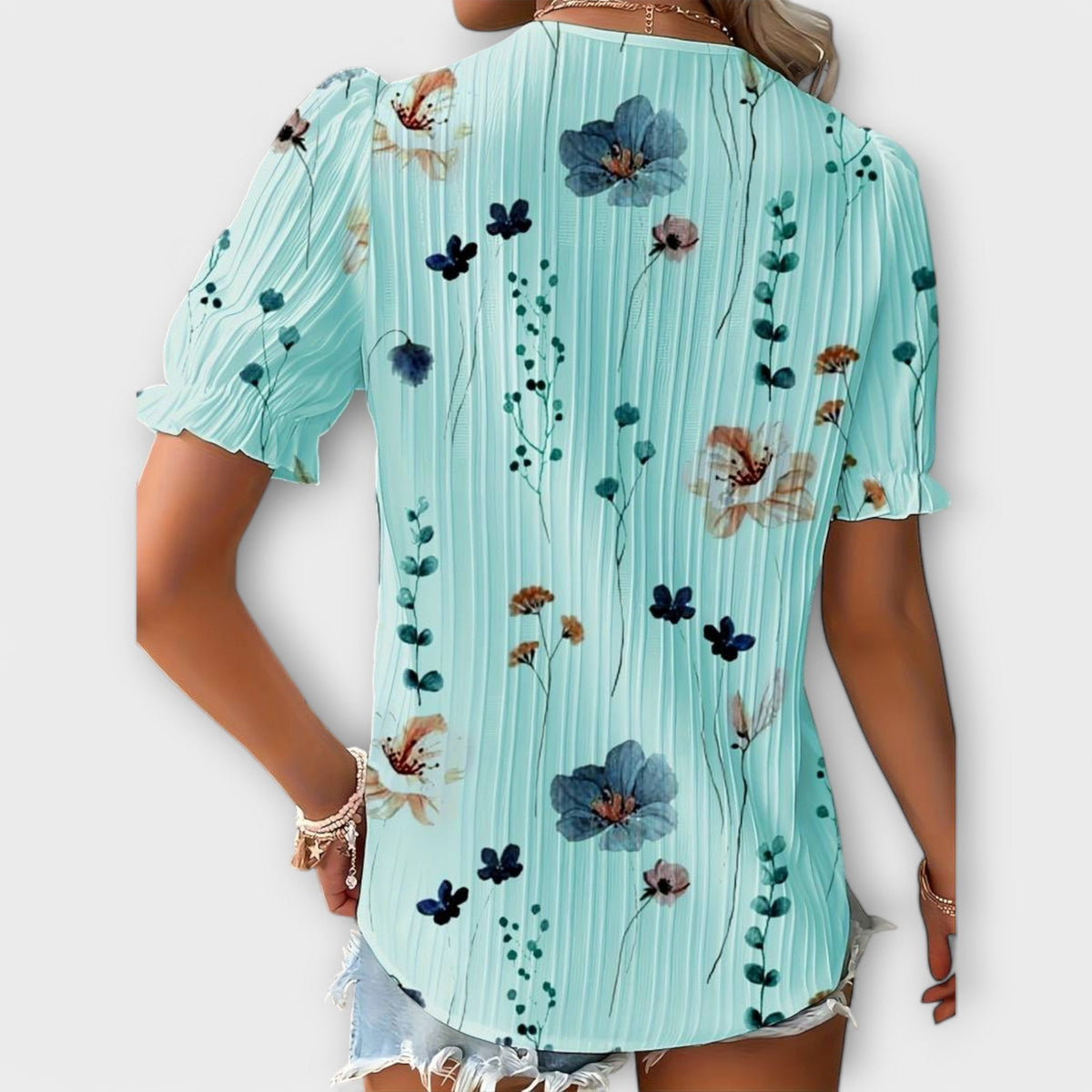 Fashionable Blouse with Pointed Neckline